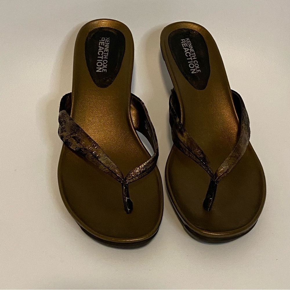 Kenneth Cole Reaction Brown Gold tongs sandals slip on Heels leather upper 7.5